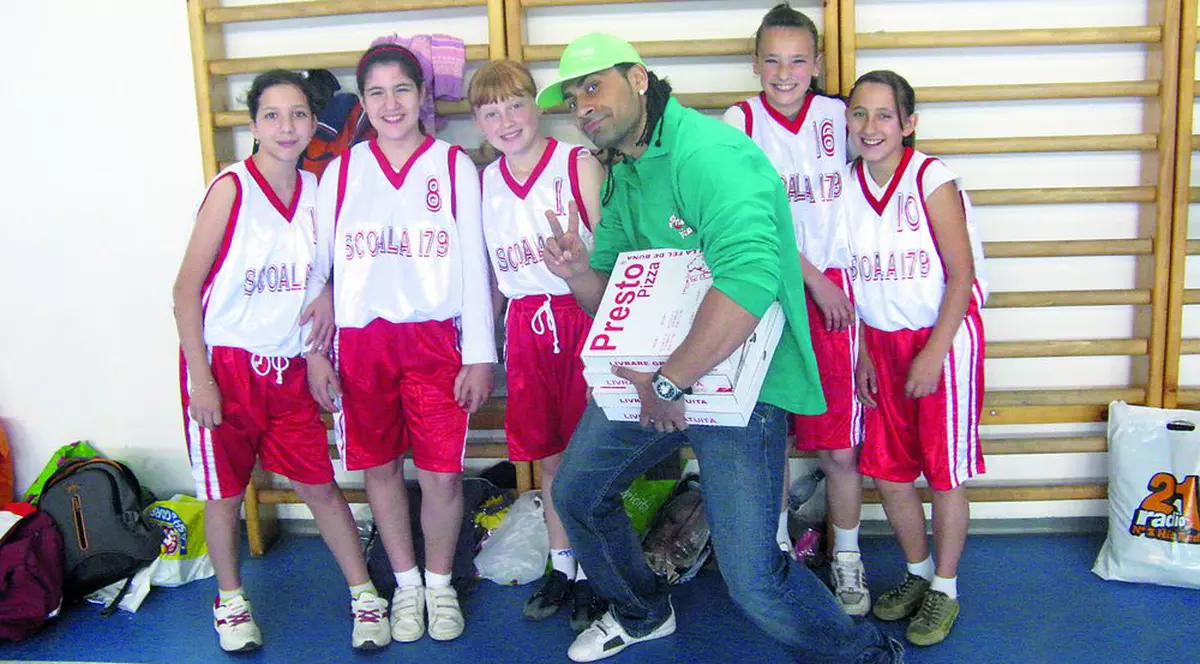 Connect-R, ultima demenţă: A livrat pizza