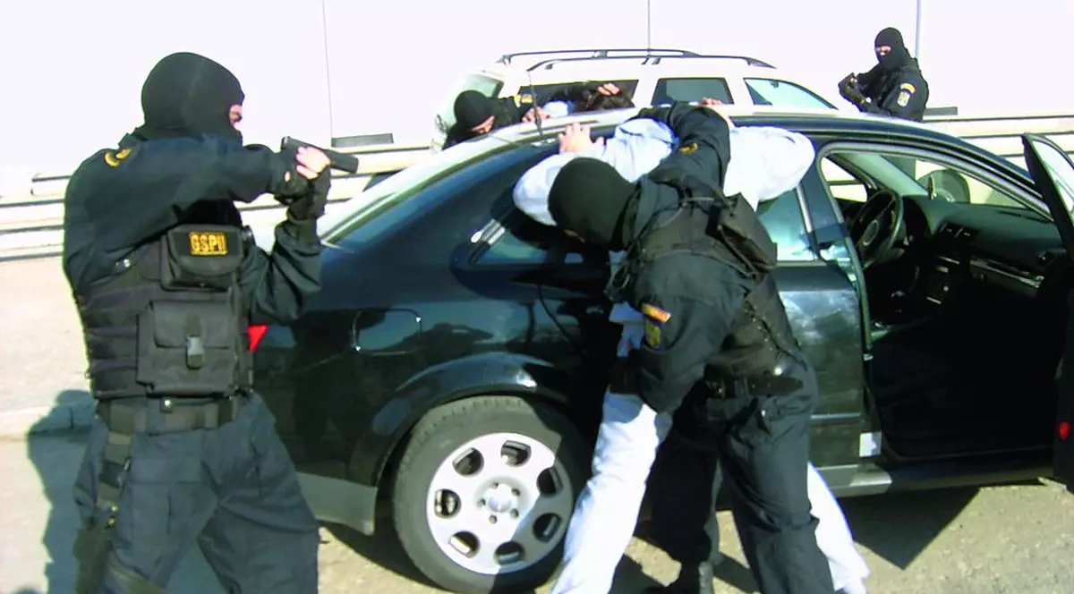 Îşi decontau prezervative!