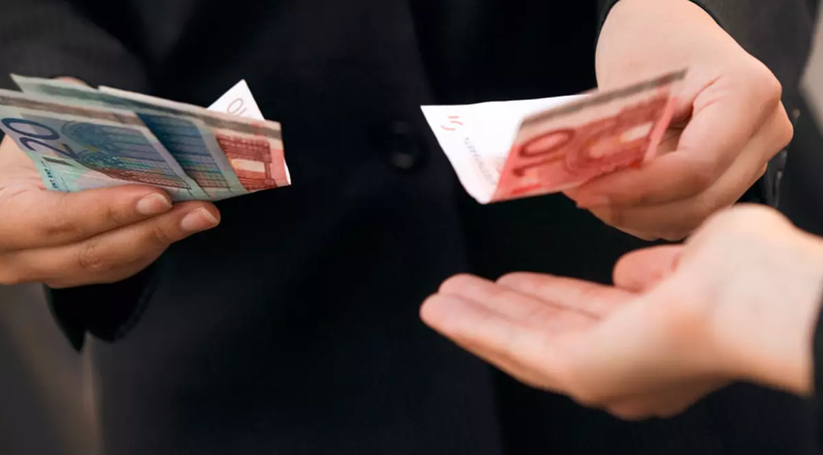 Salariul minim, de 800 de lei