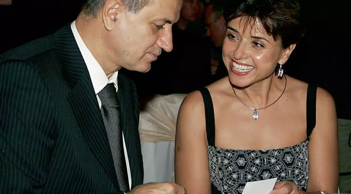 Copos, zgârcit şi cu soţia