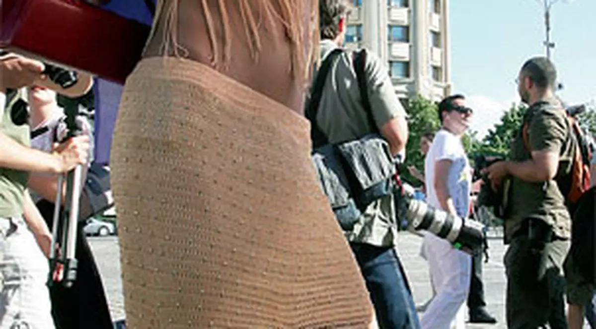 Cei aproape 180 de homosexuali, păziţi de o armată de poliţişti