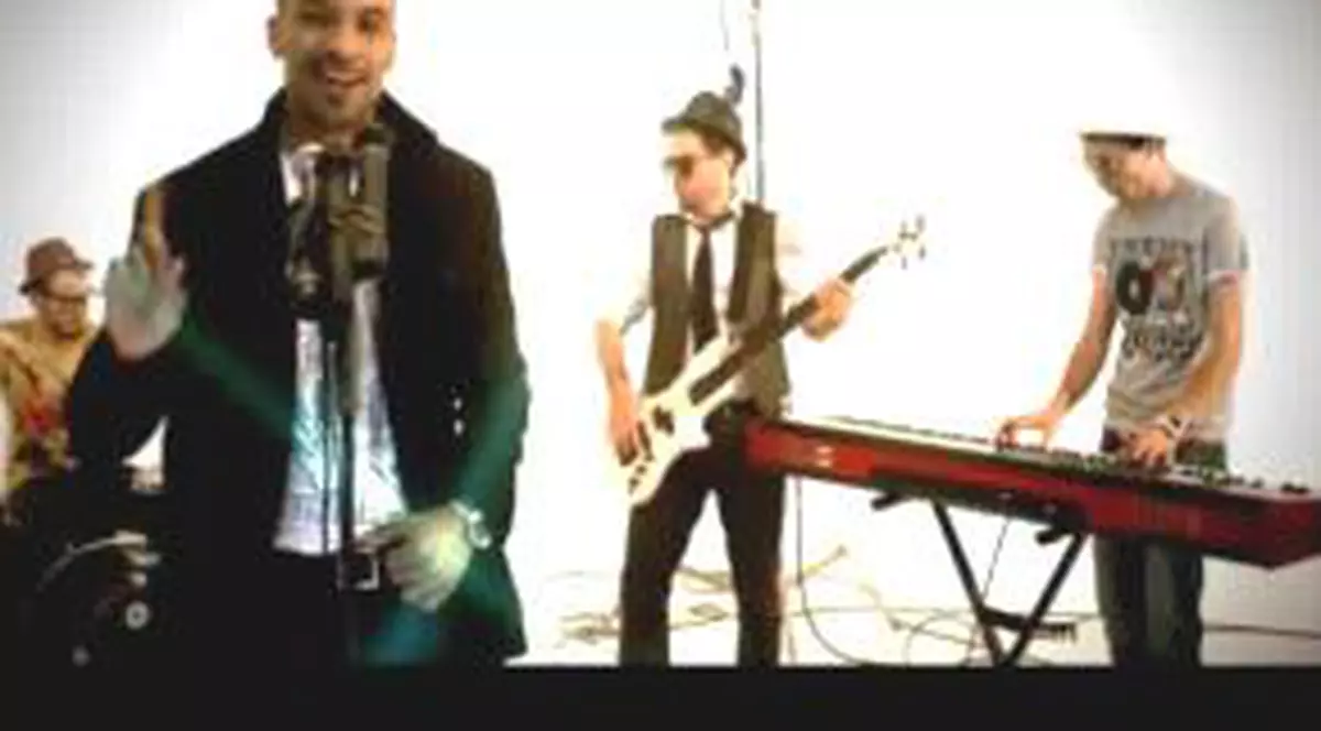 VIDEO / Clipul lui Tom Boxer şi Mike Diamondz, în exclusivitate la Music Channel
