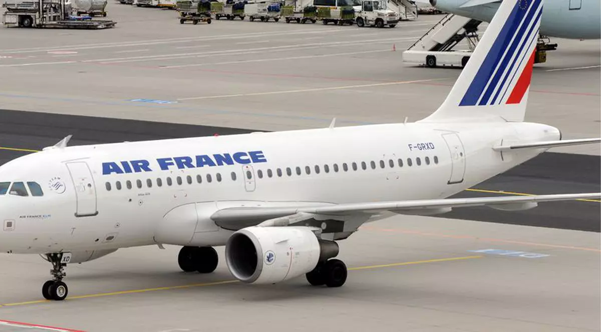 Două avioane de pasageri s-au ciocnit pe aeroportul Charles de Gaulle