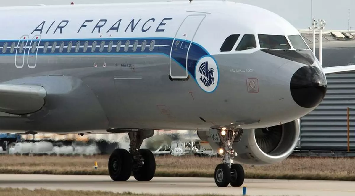 Rămăşiţele călătorilor zborului prăbuşit, recuperate din Atlantic 