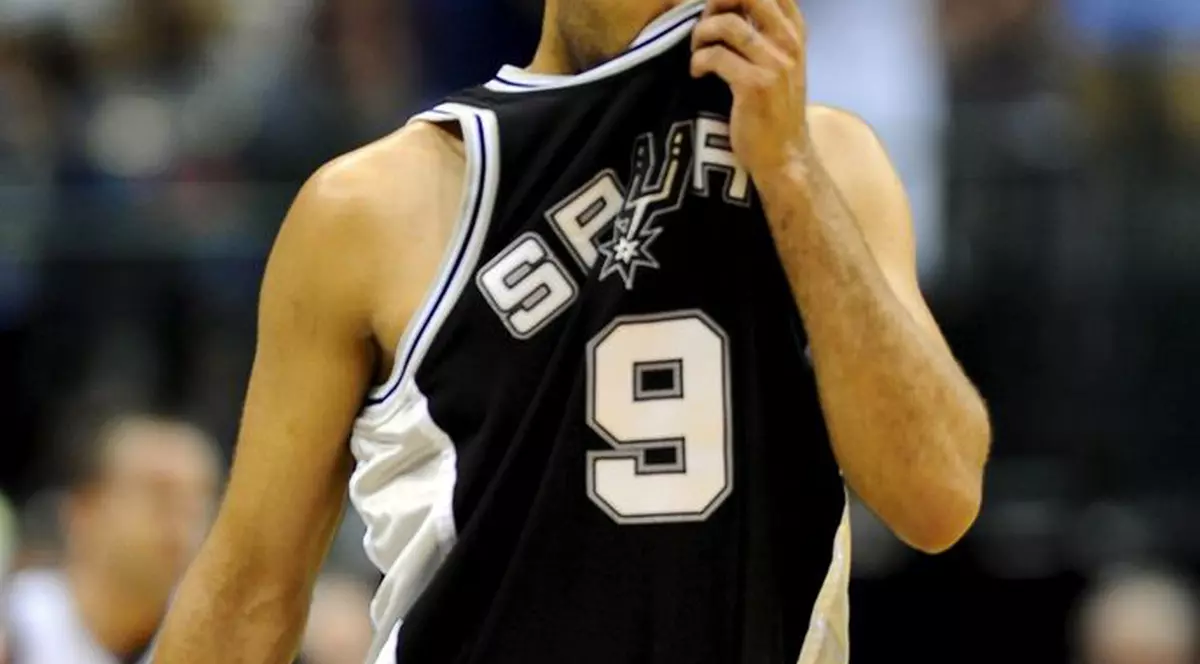 Jefuit, Tony Parker suspină după tricoul semnat de Michael Jordan 