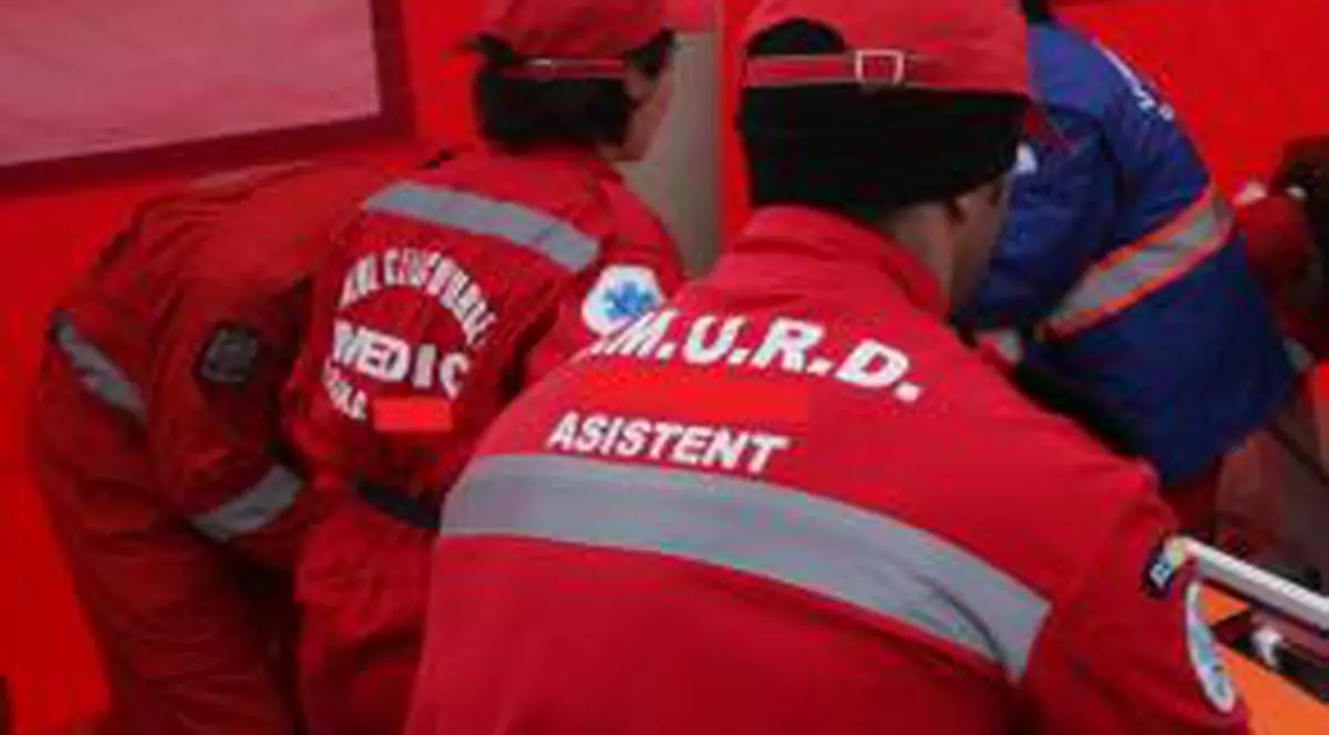 S-au răsturnat cu jeep-ul în râpă