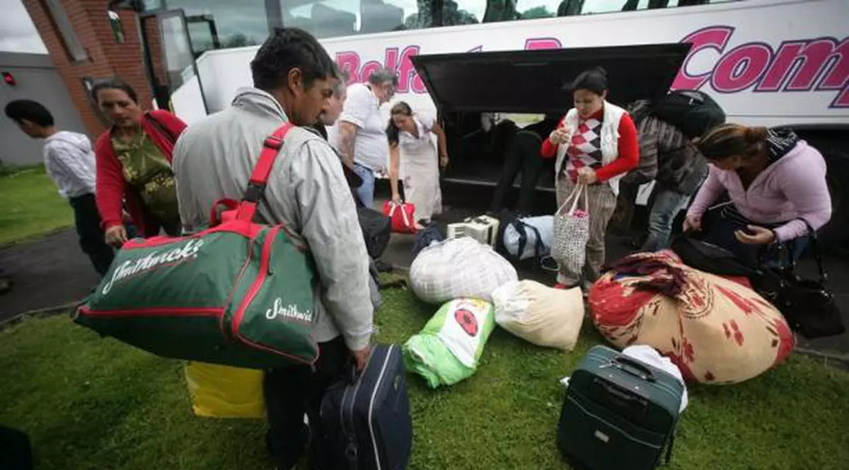 Peste 100 de români se întorc din Irlanda de Nord