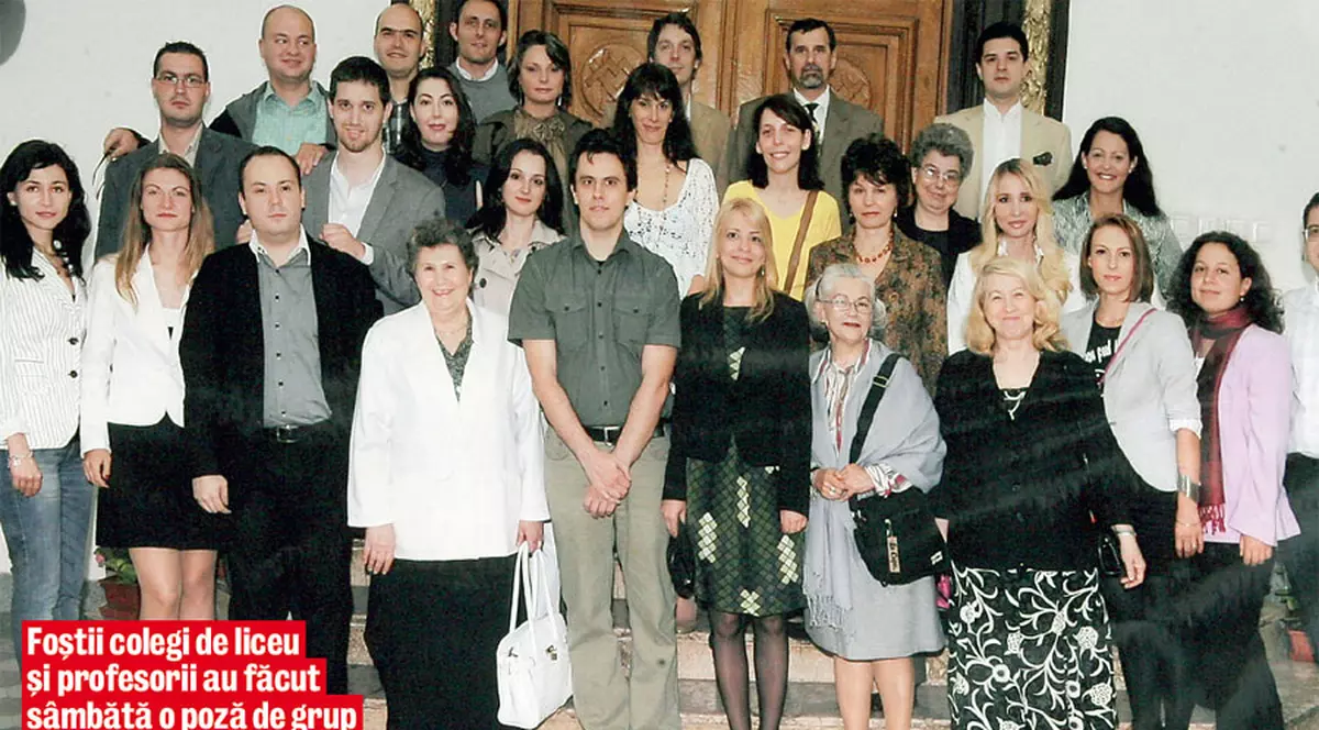 «De trei zile văd doar oameni cu măşti »