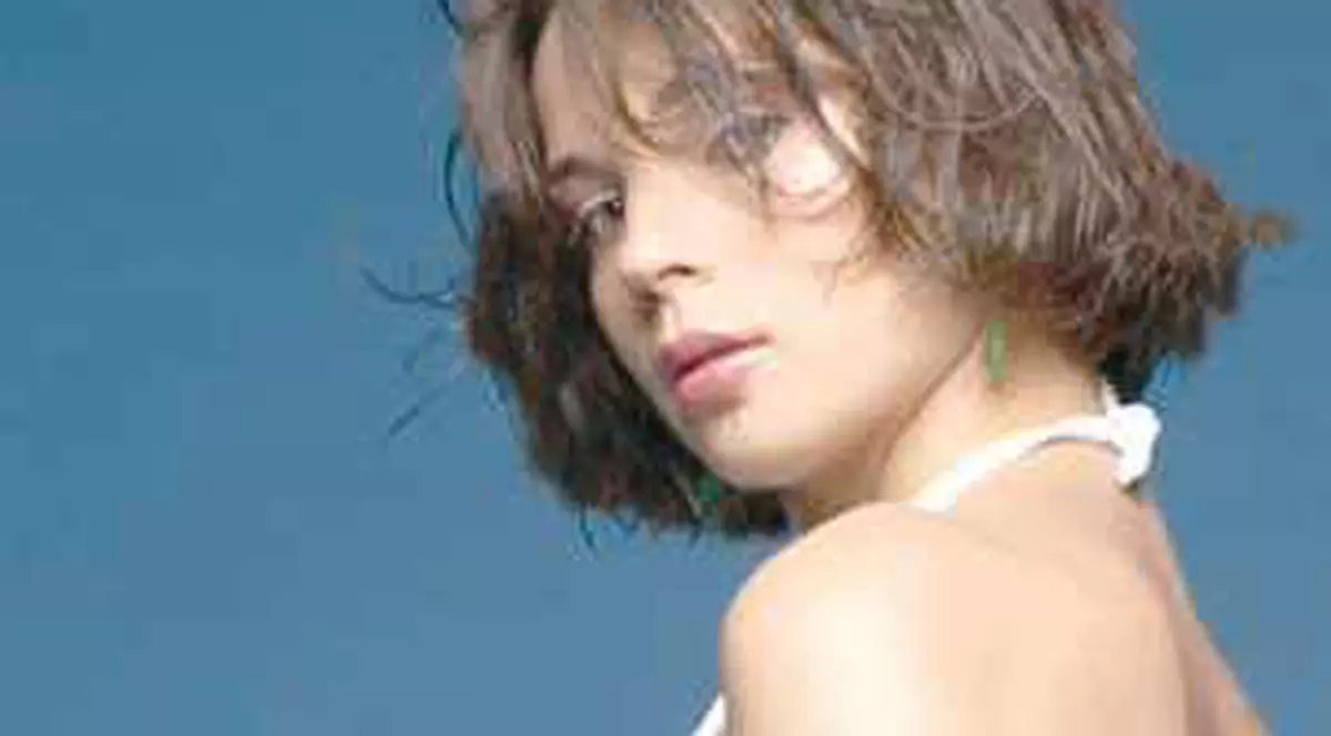 Au apărut imaginile cu Maria Dinulescu în clipul lui Depeche Mode