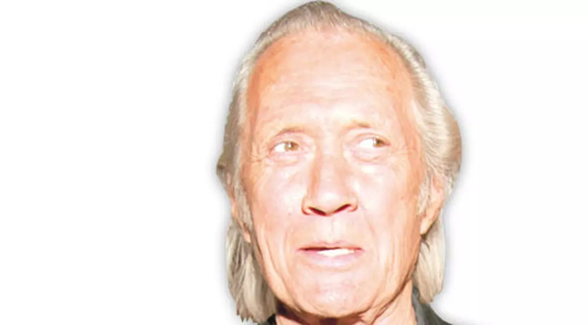 Condus la groapă de motociclişti