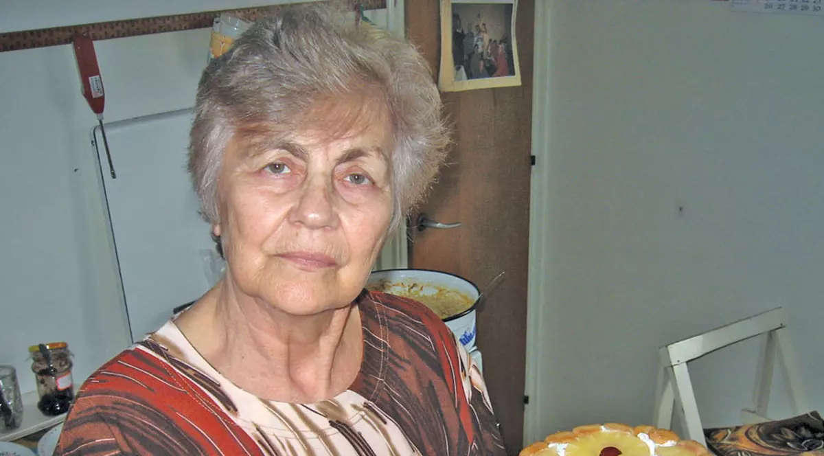 Reţeta săptămânii - Tort de pişcoturi cu fructe şi frişcă