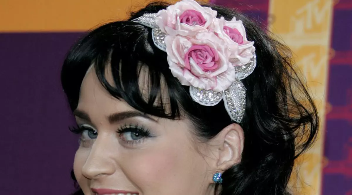 Katy Perry arată foarte HOT în costum de baie! 