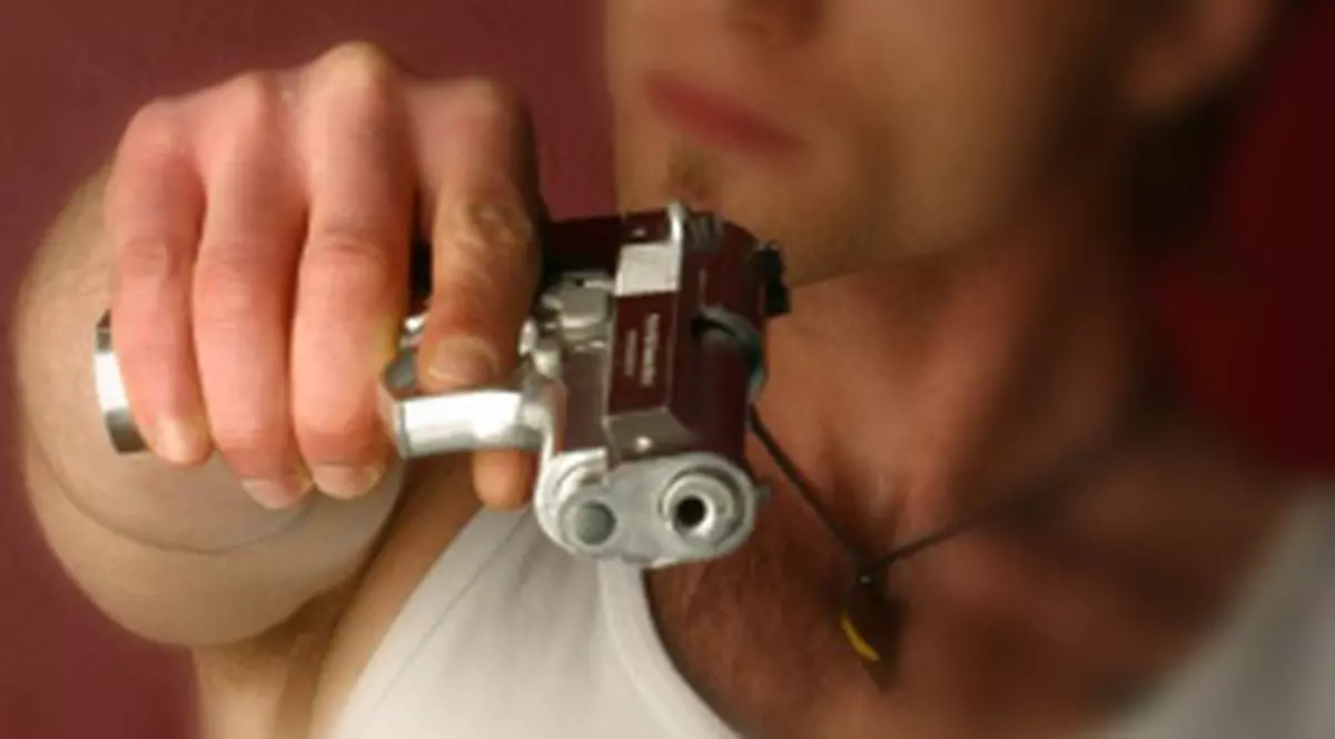 Împuşcată în ochi de iubitul ei