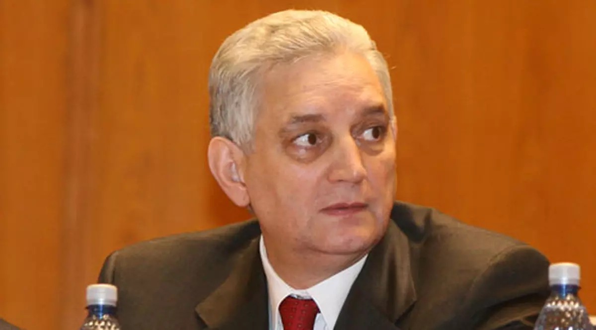 Unul din doi angajaţi de la Agricultură va fi concediat