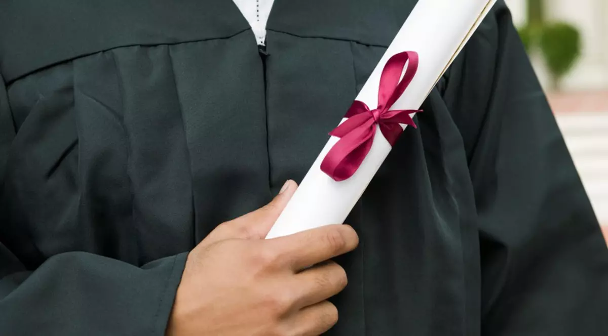 Cine nu își publică lucrările de licenţă rămâne fără titlu