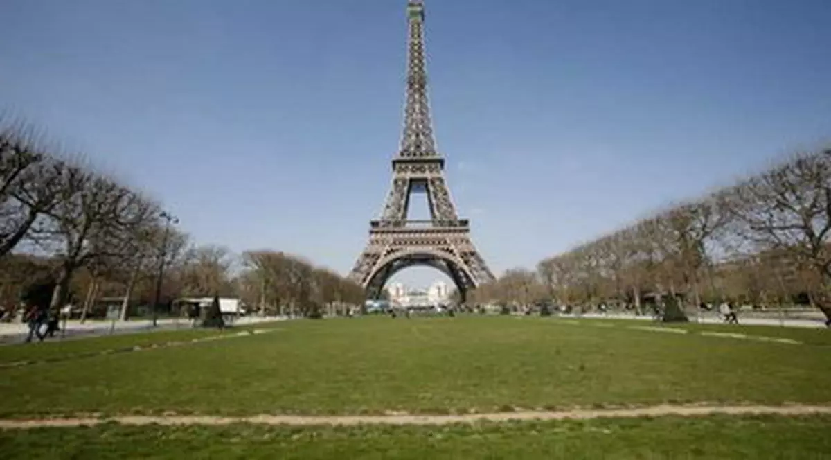O româncă şi-a abandonat copiii în Paris