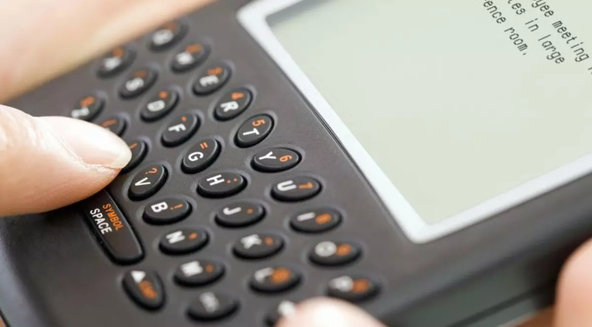 Avertisment de la medici! Ții telefonul mobil în buzunar, te poți îmbolnăvi grav