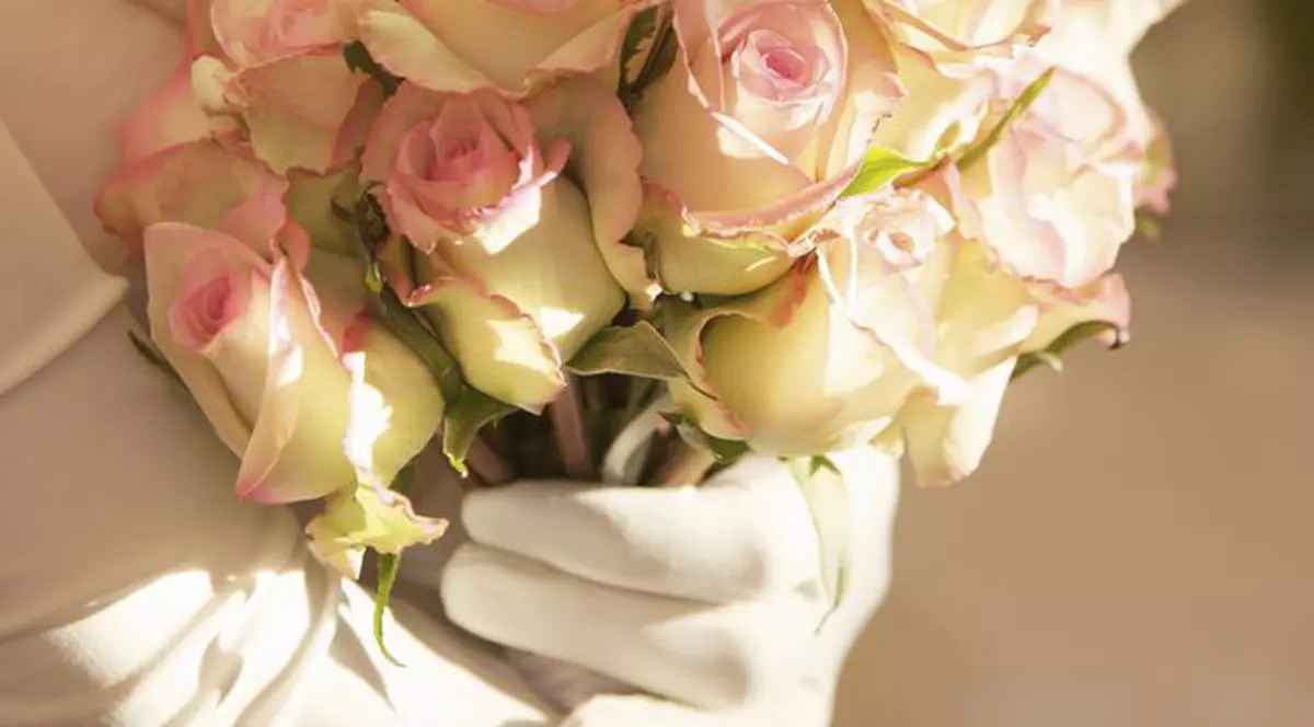 Un avion a explodat din cauza buchetului unei mirese