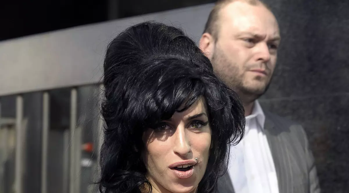 Amy Winehouse a recunoscut: şi-a înşelat soţul!