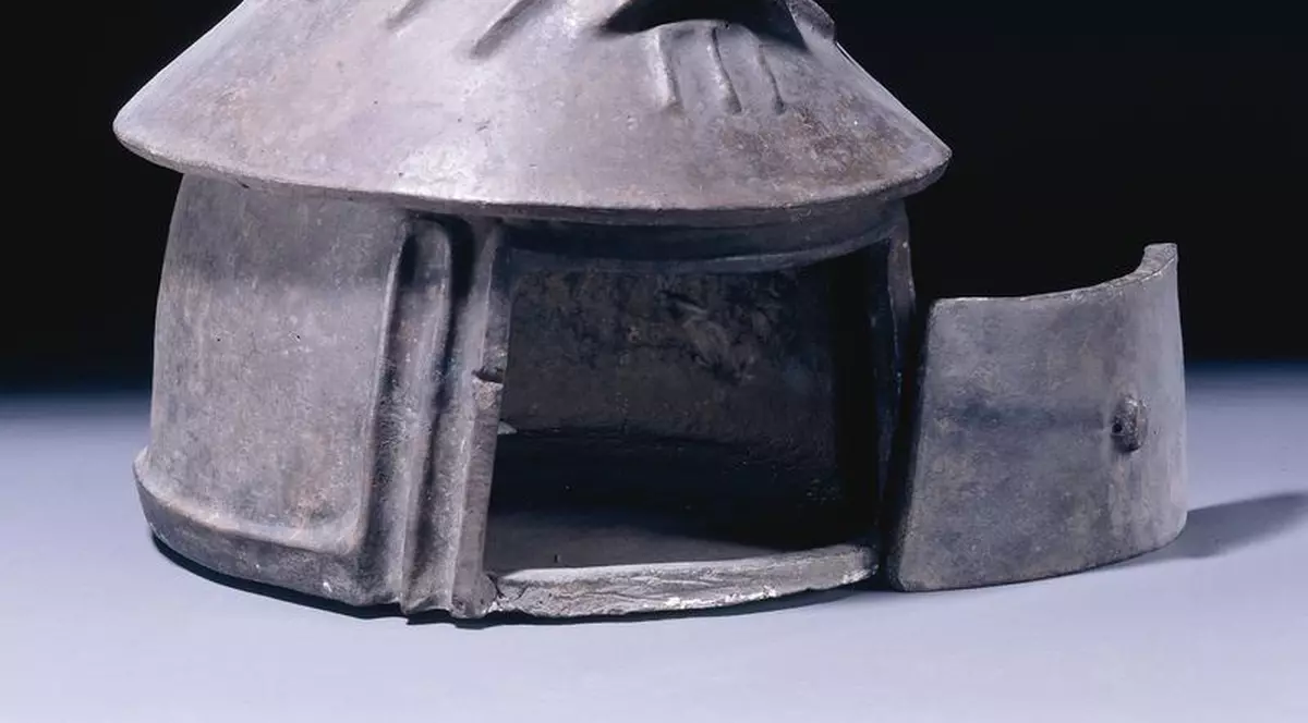 A pictat un tablou folosind cenuşa soţului