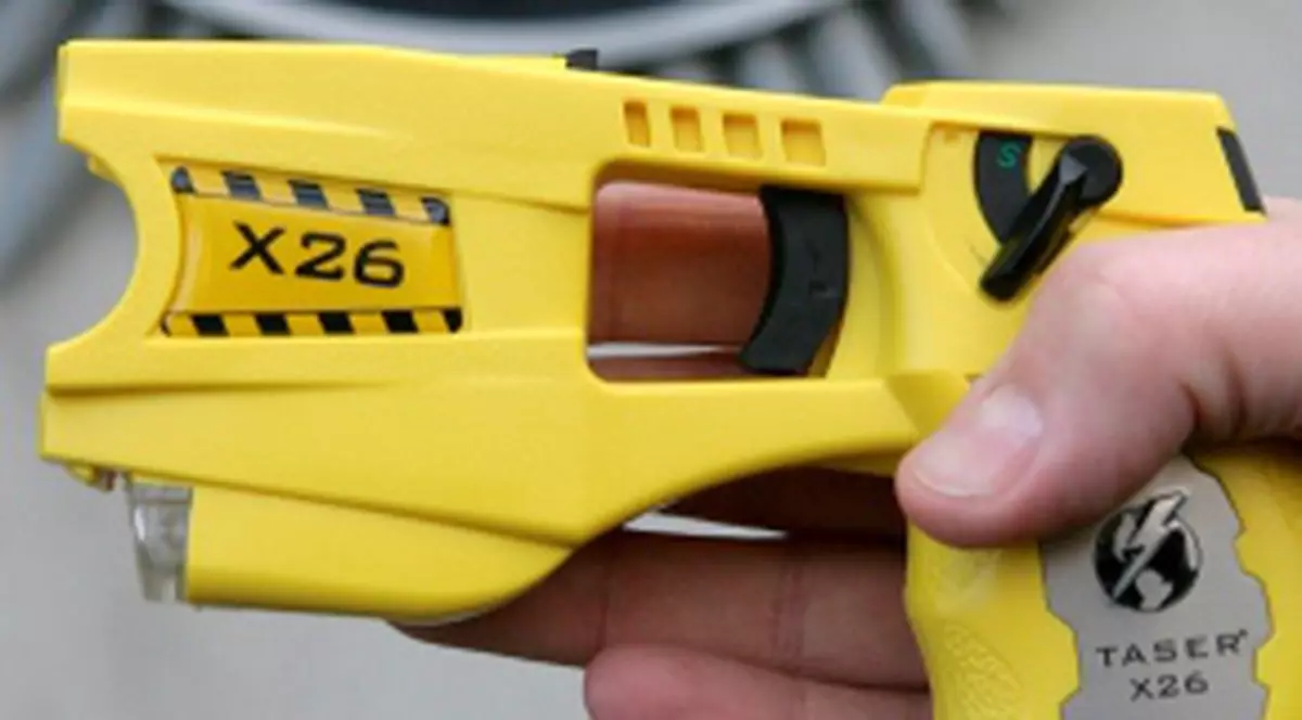 Taser lansează ”pistolul electric cu tir multiplu”