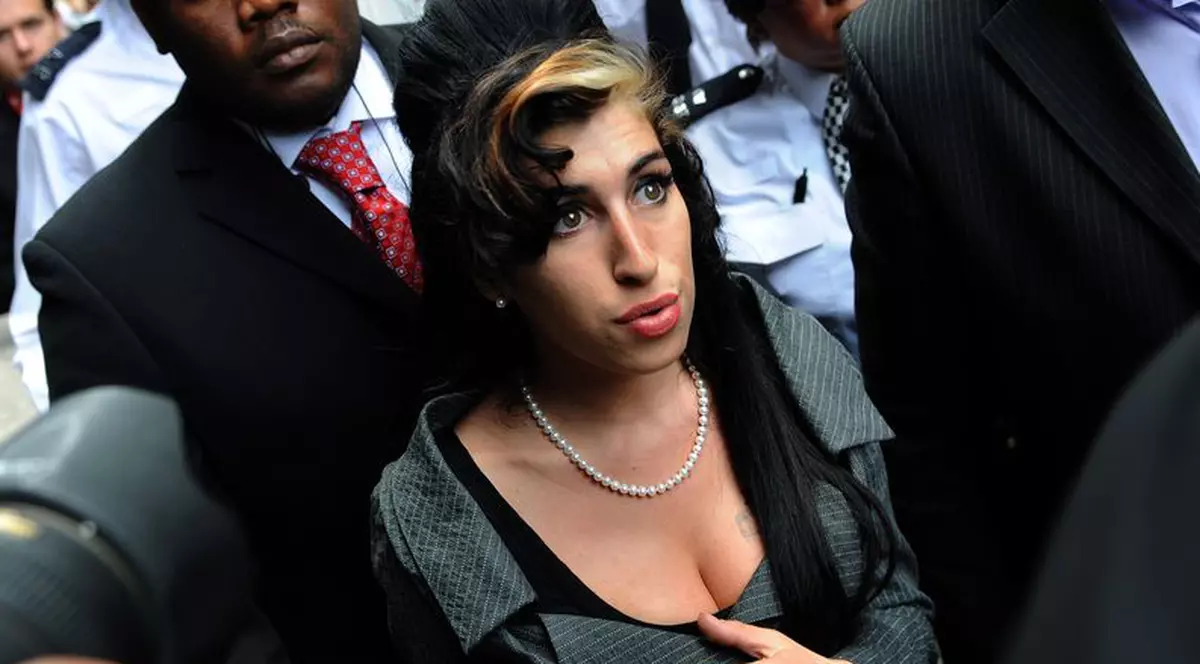 Blake:" Amy m-a înşelat cu patru bărbaţi"