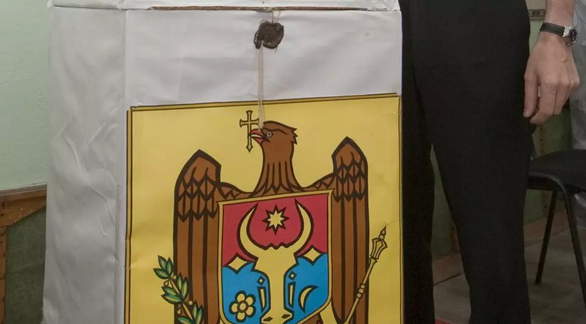 Comuniştii din R. Moldova obţin 45,2 la sută din voturi 