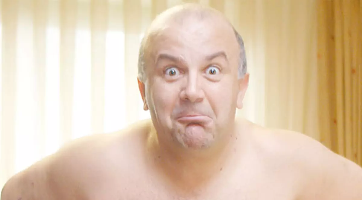 Axinte a scăpat de burtă