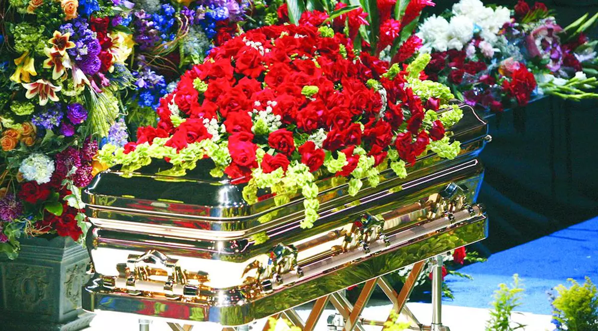 Sicriul lui Michael e la Forest Lawn
