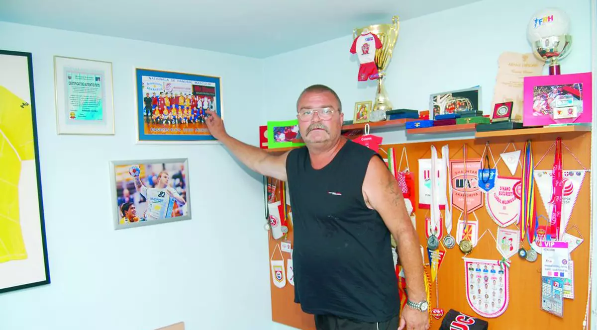 L-a şters din poză!