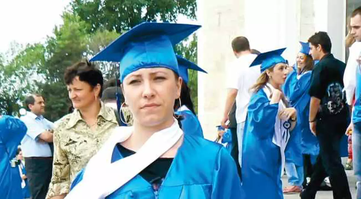 «M-au lăsat repetentă la licenţă!»
