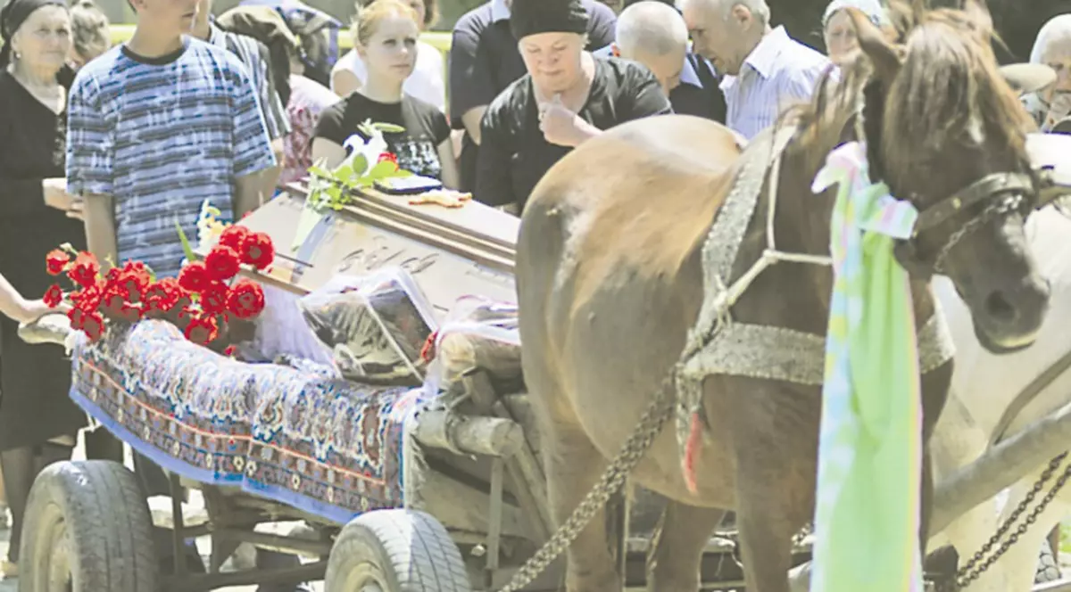 Câinele Blackie a fost lăsat să putrezească pe câmp