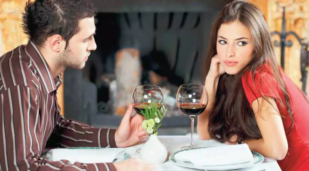 «Prietena mea trăieşte cu impresia că o mint»