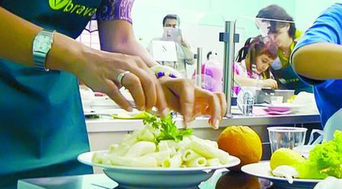 Anamaria Ferentz: "Ador salatele de pere cu nuci"