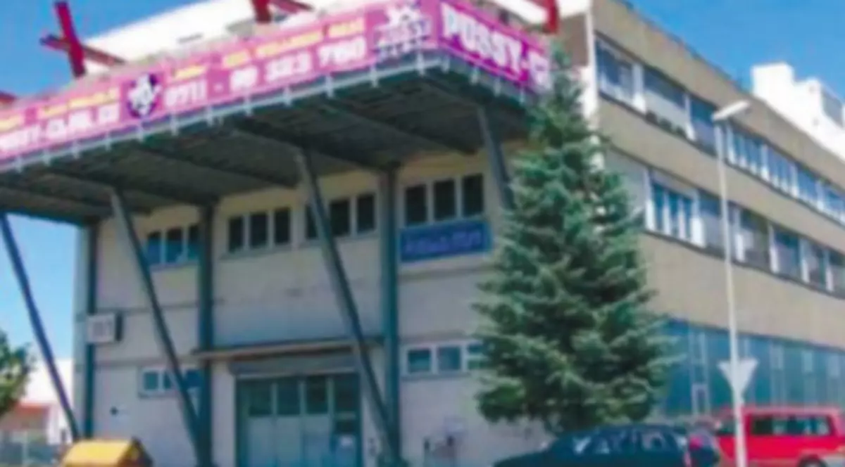 Curvele românce dorm pe trotuare