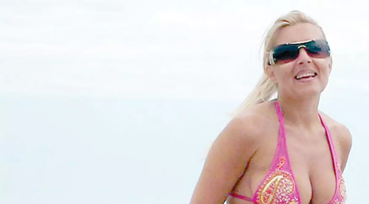 Elena Udrea mergea la nudişti când era studentă