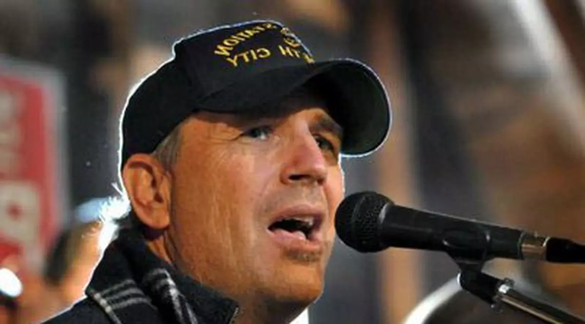Scena pe care Kevin Costner urma să cânte a ucis un om / Video