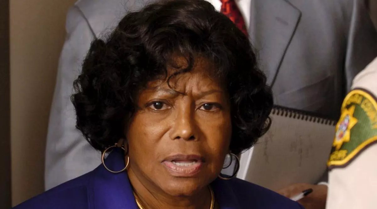 Mama lui Michael angajează detectivi particulari