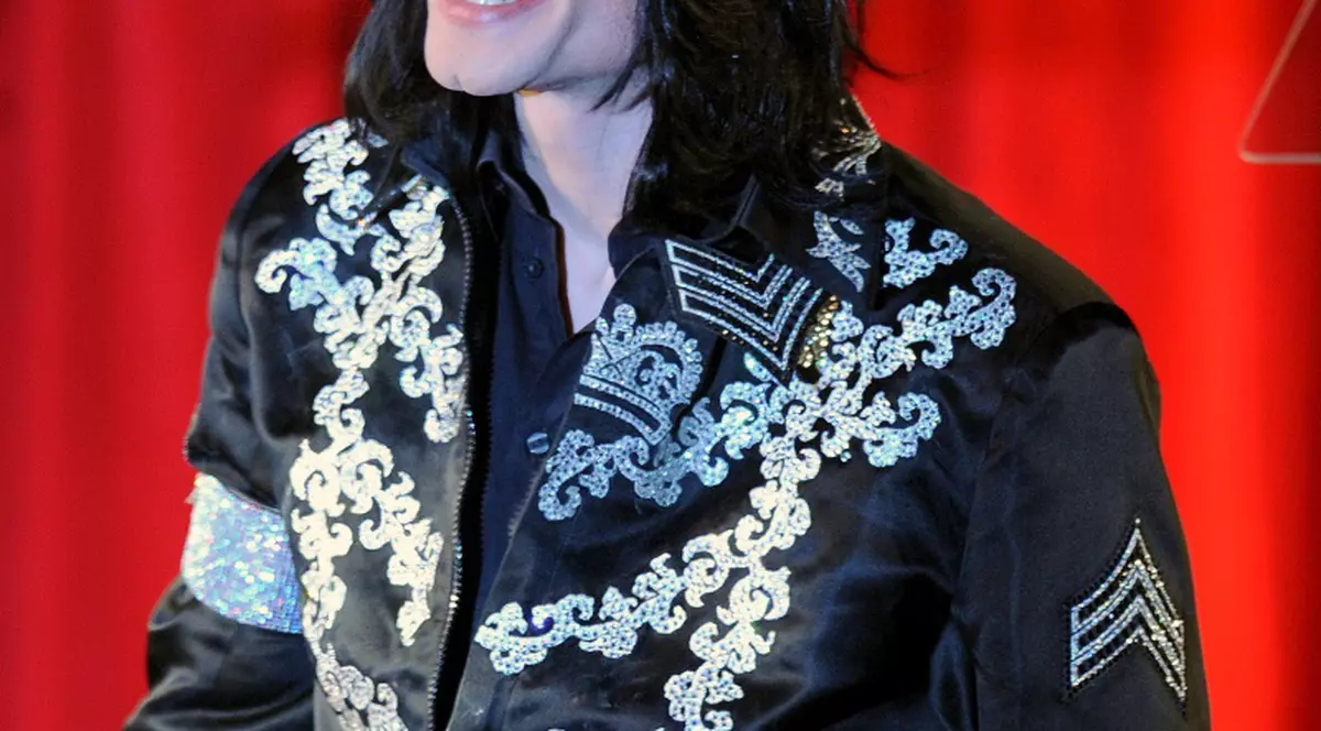 Corpul lui Jacko, prea "tăiat" pentru o nouă autopsie