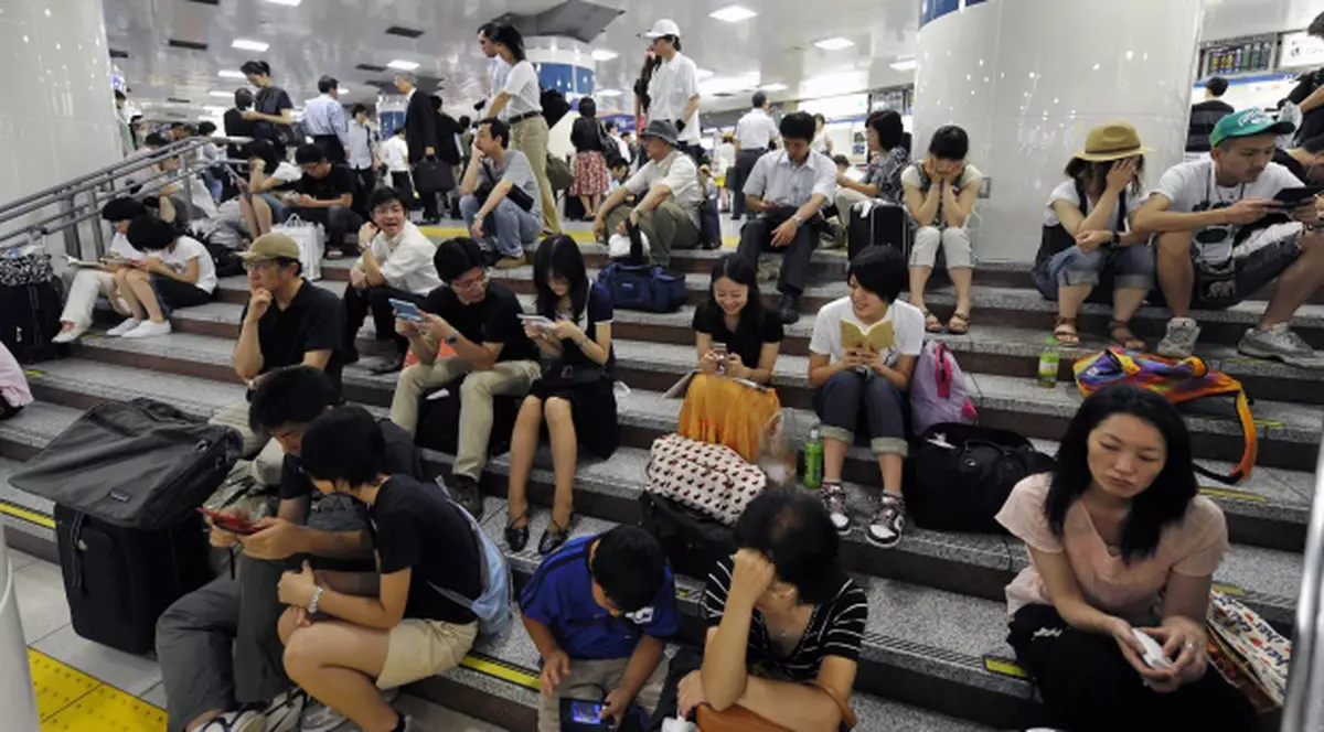 100 de răniţi în urma unui cutremur în Japonia