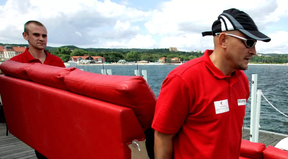 S-a culcat acasă, dar s-a trezit în gară