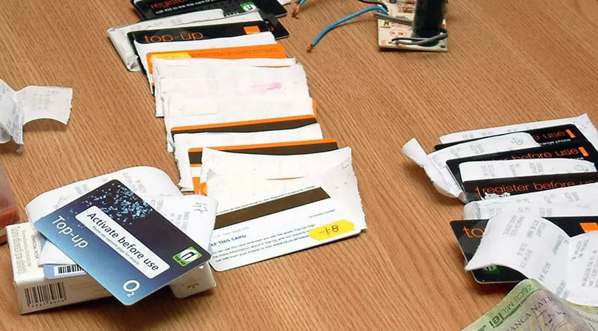 Doi constănţeni, arestaţi pentru clonare de carduri bancare