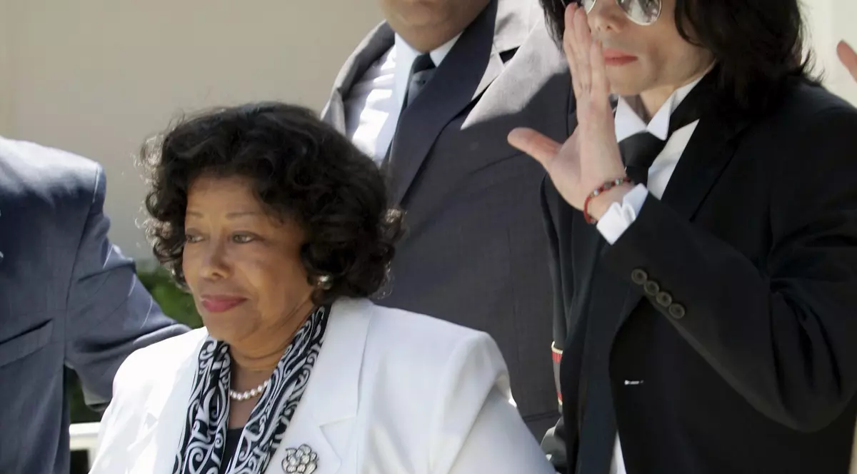 Lucrurile lui Michael, scoase la vânzare