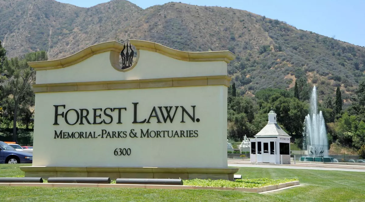 Înmormântarea lui Michael, amânată cu două zile