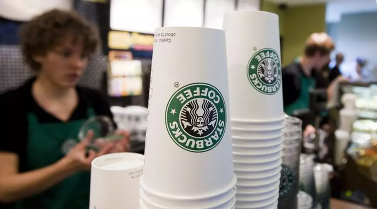 Starbucks reduce preţurile în premieră