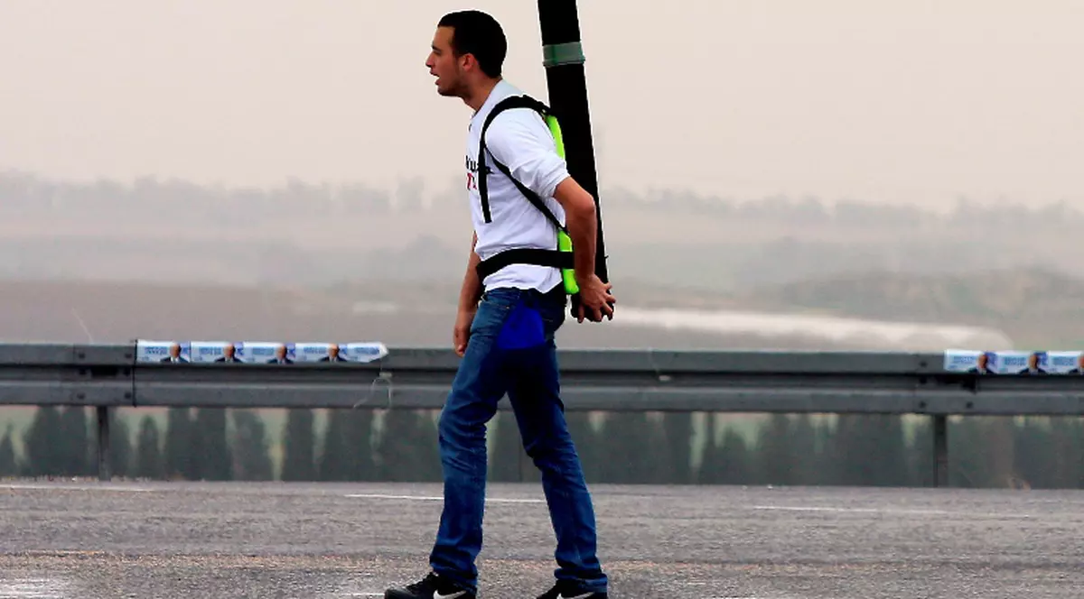 Oamenii sunt programaţi să meargă în cerc