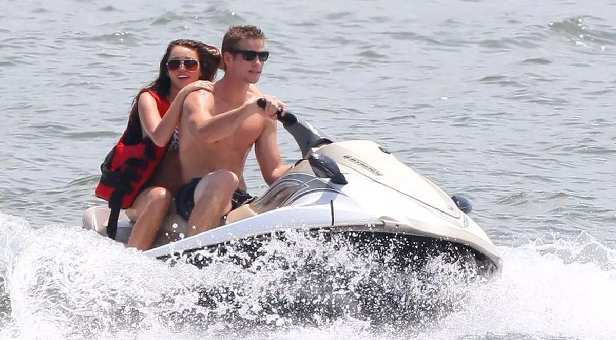 Miley Cyrus: "Lăsaţi-mă în pace! Nu am iubit!"