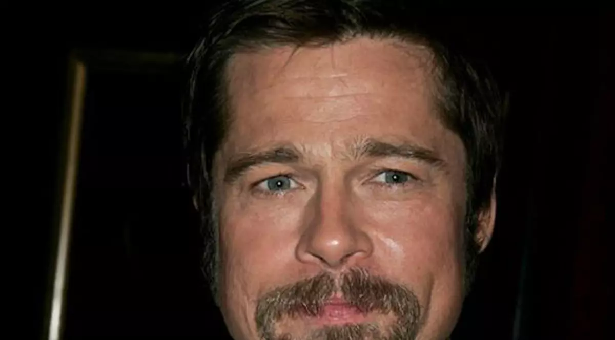 Ce look îl avantajează cel mai mult pe Brad Pitt?