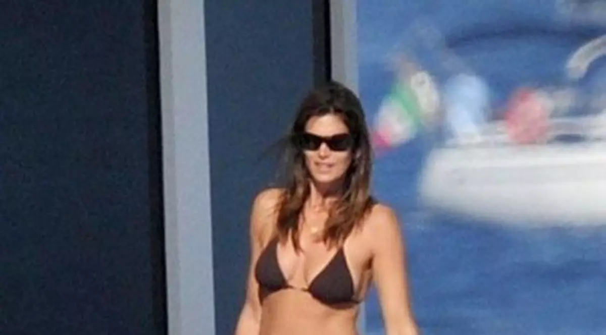 Cindy Crawford: „Am celulită dar tot port bikini”