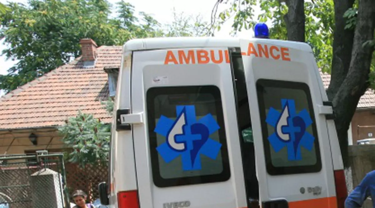 Fetiţă de doi ani, moartă după ce a căzut de la etajul şase